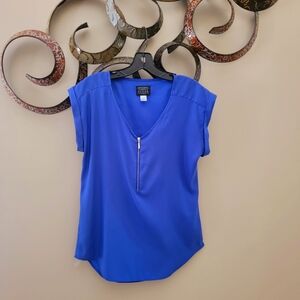 Simply Styled Sleveless Blouse